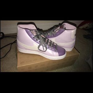 RARE WOMENS NIKE PURPLE